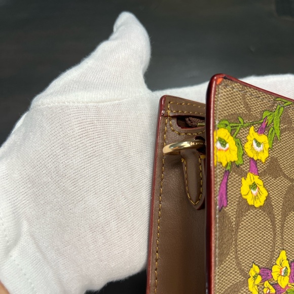 Coach Slim Crossbody In Signature Canvas w/ Floral Print Gold Tone Hardware - Picture 8 of 16